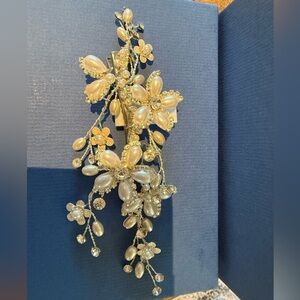 New Bel Aire Elegant Pearl, Silver and Crystal Floral Hair Clip